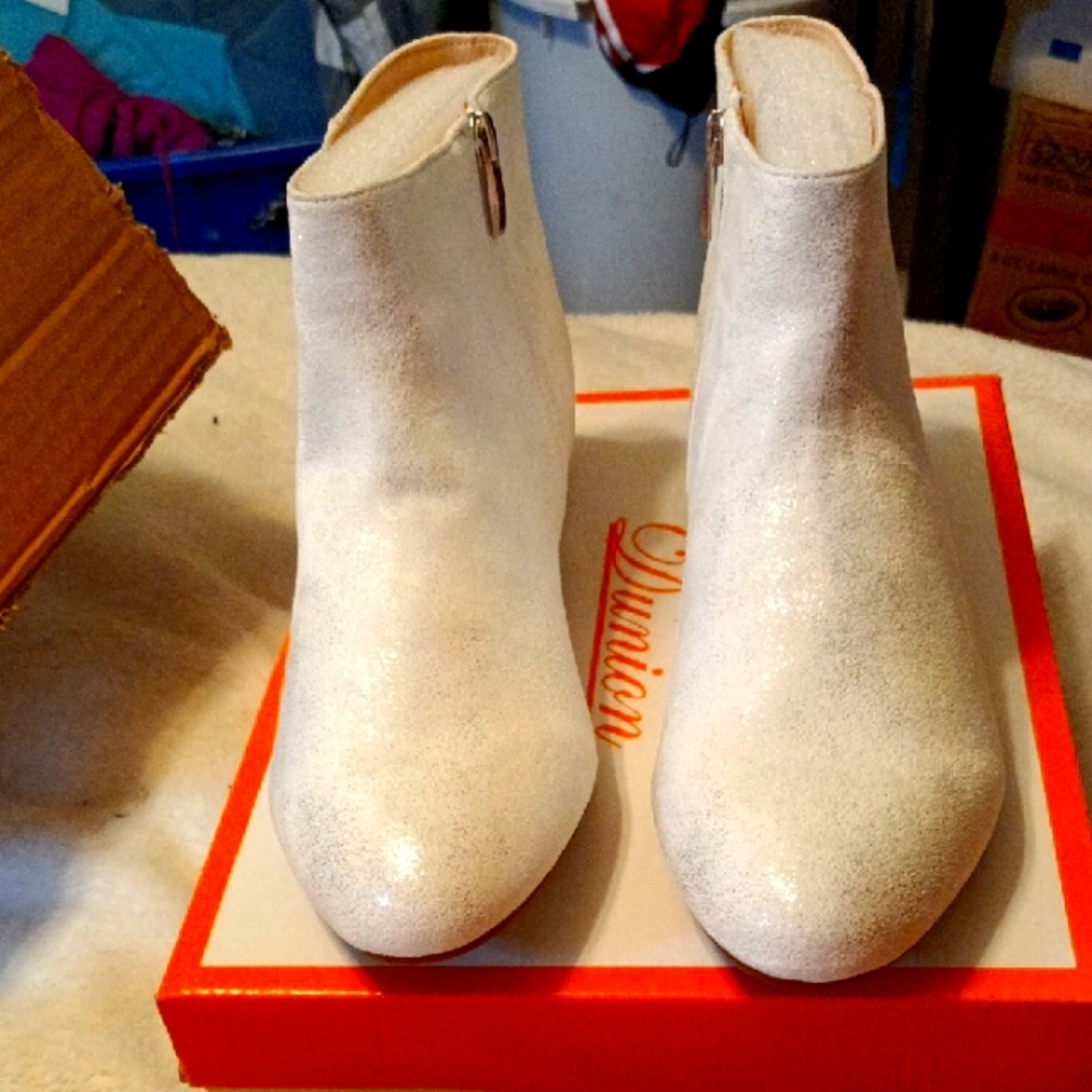 New Women white Ankle Silver Pearl Heel Boots Size 9m